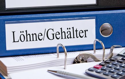 Steuerberater und Wirtschaftsprüfer Ralph Schönenborn aus Reutlingen erstellt Ihre Lohnbuchhaltung.
